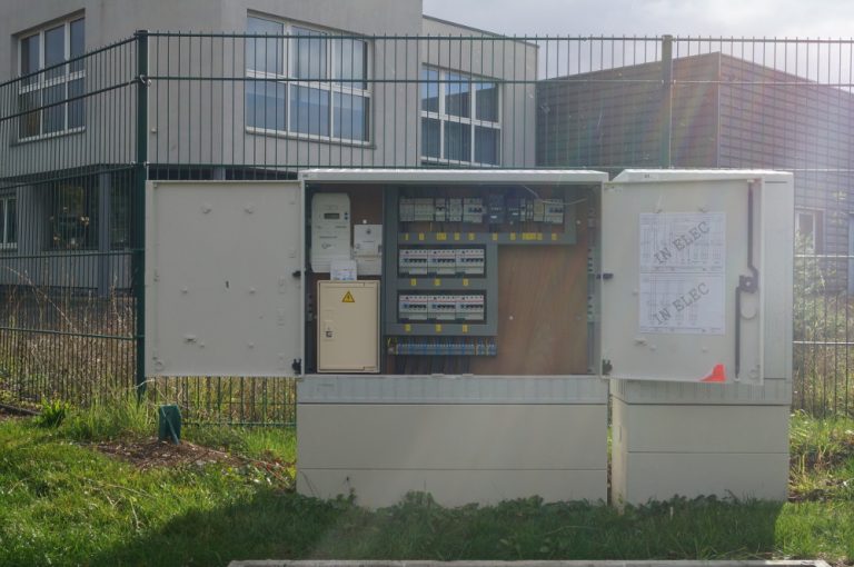 armoireeclairagepublicdedistributionelectrique_ouverte_2